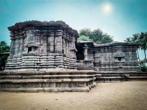 La Conquista de Warangal: Una Saga Medieval India De Poderío Militar Y La Decadencia De Un Reino